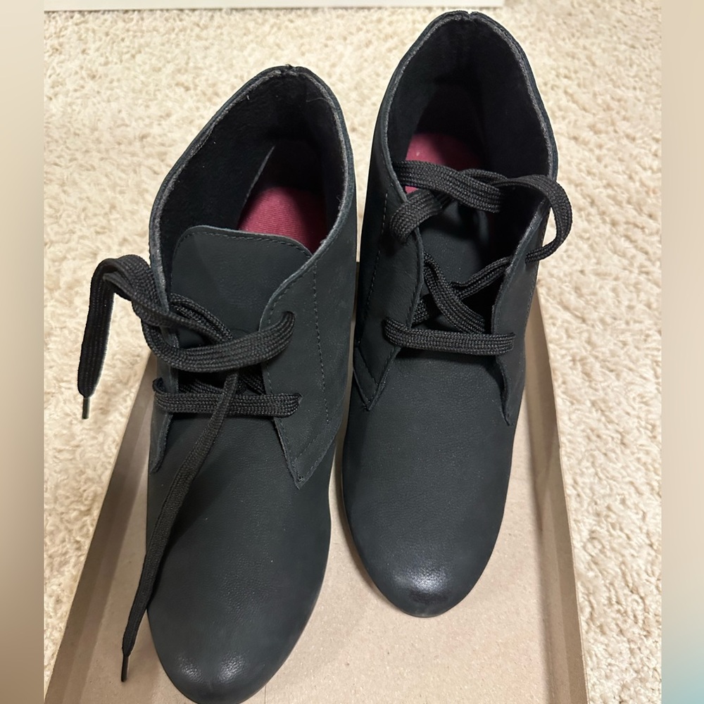 NEW Munro Black Lace-up Shoes